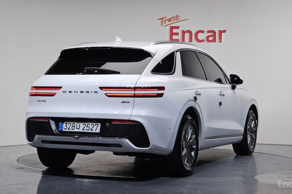 2022 Genesis GV70 с пробегом 41 988 км