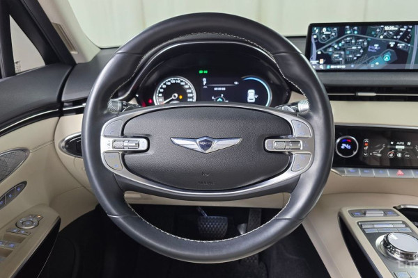 2021 Genesis GV70 с пробегом 45 909 км