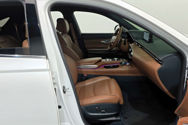 2021 Genesis GV70 с пробегом 77 819 км