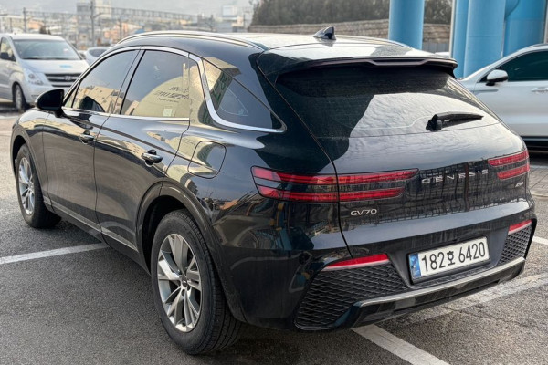 2021 Genesis GV70 с пробегом 65 730 км
