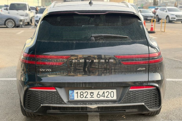 2021 Genesis GV70 с пробегом 65 730 км