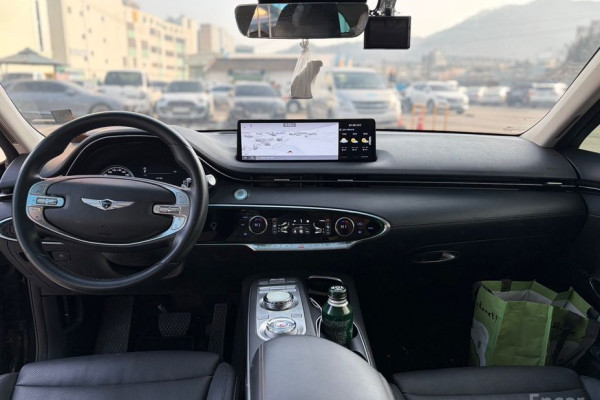 2021 Genesis GV70 с пробегом 65 730 км