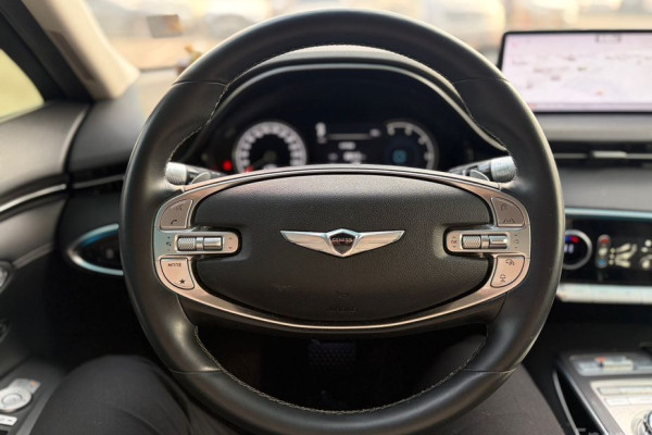 2021 Genesis GV70 с пробегом 65 730 км