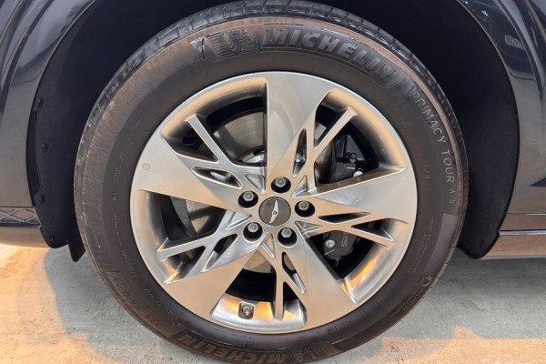 2021 Genesis GV70 с пробегом 67 000 км