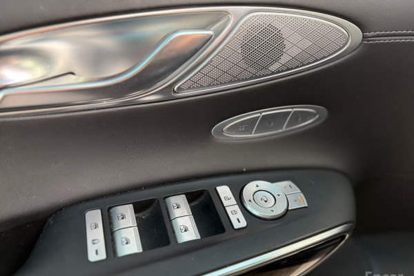 2021 Genesis GV70 с пробегом 65 730 км