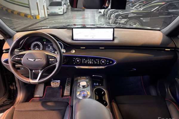 2021 Genesis GV70 с пробегом 67 000 км