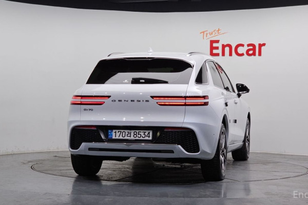 2022 Genesis GV70 с пробегом 57 783 км