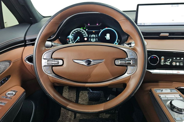 2022 Genesis GV70 с пробегом 93 215 км