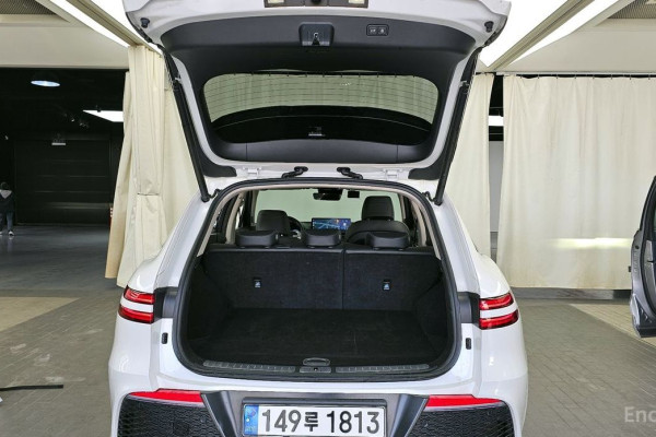 2021 Genesis GV70 с пробегом 85 137 км