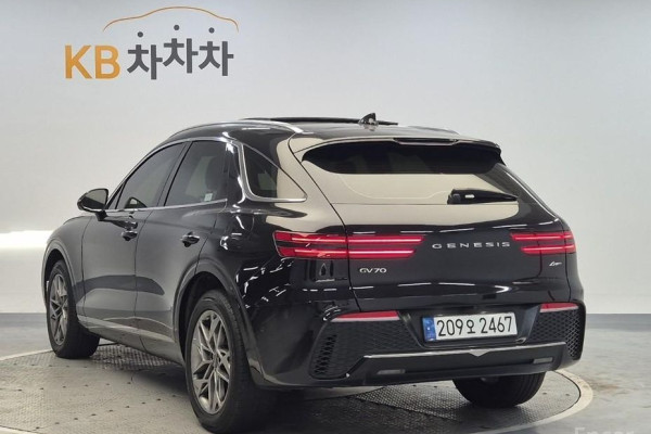 2021 Genesis GV70 с пробегом 80 095 км