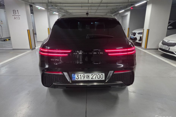 2021 Genesis GV70 с пробегом 85 778 км