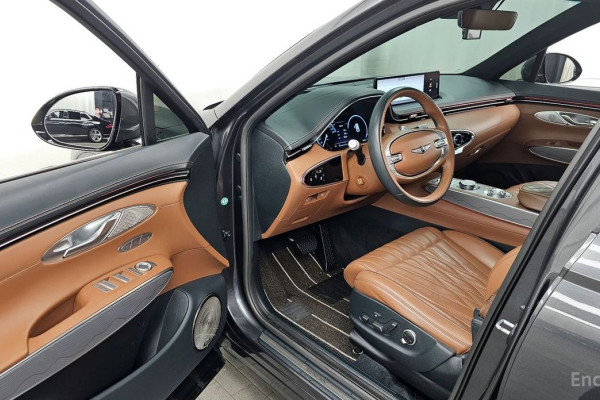 2021 Genesis GV70 с пробегом 64 524 км