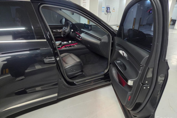 2021 Genesis GV70 с пробегом 85 778 км