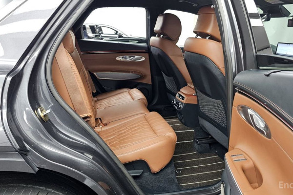 2021 Genesis GV70 с пробегом 64 524 км