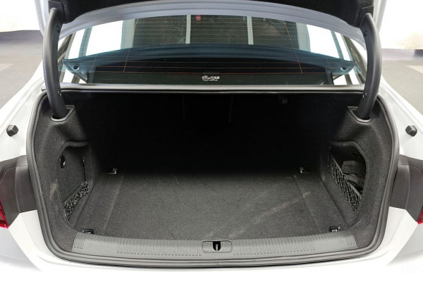 2023 Audi A4 с пробегом 18 748 км