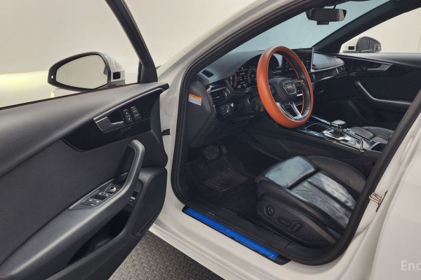 2022 Audi A4 с пробегом 67 603 км
