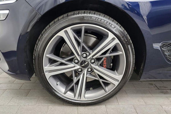 2023 Genesis G70 с пробегом 13 367 км