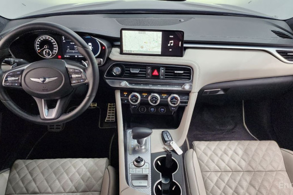 2022 Genesis G70 с пробегом 35 933 км