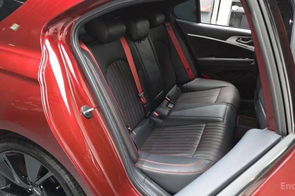 2023 Genesis G70 с пробегом 17 304 км