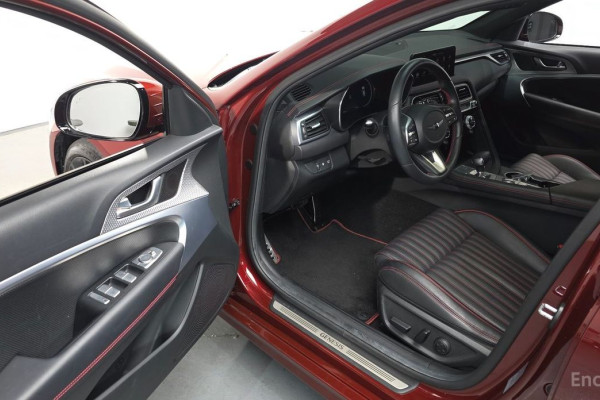 2023 Genesis G70 с пробегом 17 304 км