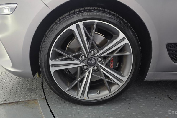 2024 Genesis G70 с пробегом 18 998 км