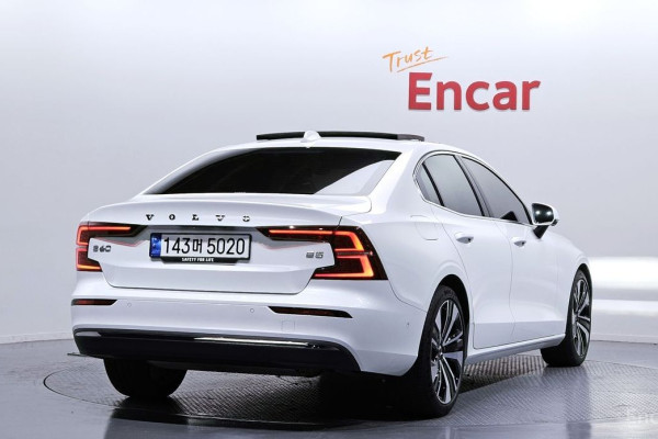 2023 Volvo S60 с пробегом 37 054 км