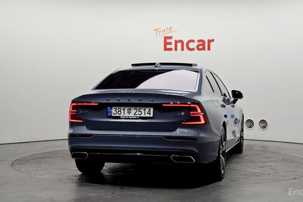 2022 Volvo S60 с пробегом 36 579 км