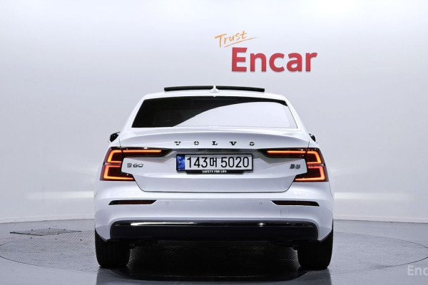 2023 Volvo S60 с пробегом 37 054 км