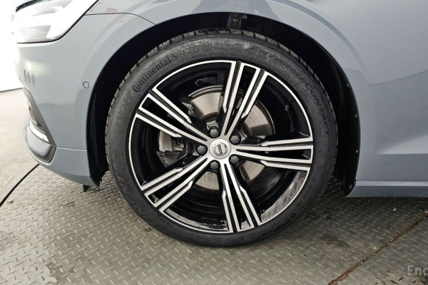 2022 Volvo S60 с пробегом 36 579 км