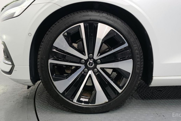 2023 Volvo S60 с пробегом 37 054 км