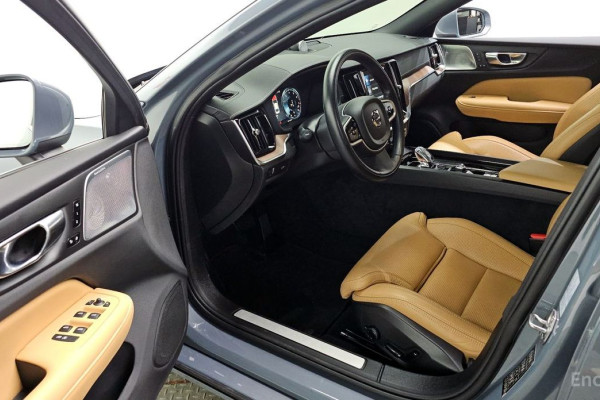 2022 Volvo S60 с пробегом 36 579 км