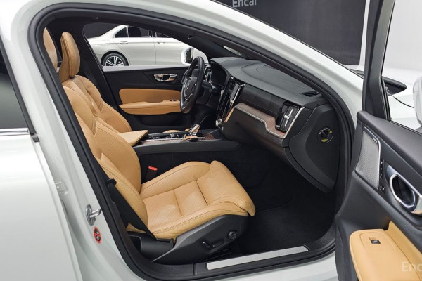 2023 Volvo S60 с пробегом 37 054 км