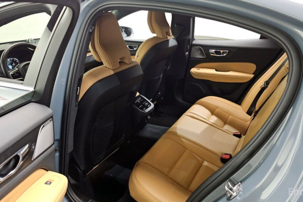 2022 Volvo S60 с пробегом 36 579 км