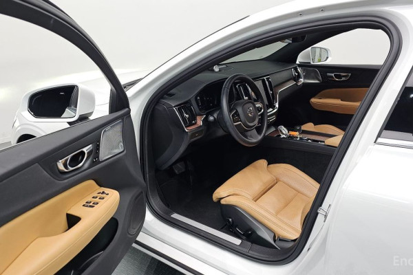 2023 Volvo S60 с пробегом 37 054 км