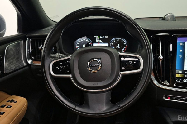 2022 Volvo S60 с пробегом 36 579 км