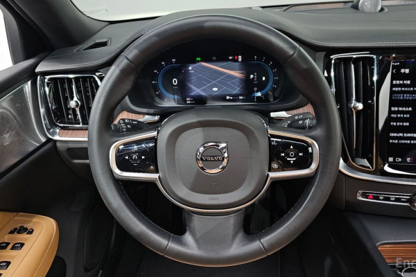 2023 Volvo S60 с пробегом 37 054 км