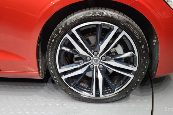 2022 Volvo S60 с пробегом 49 656 км