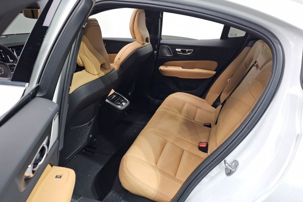 2023 Volvo S60 с пробегом 37 054 км