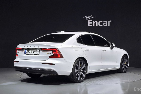 2022 Volvo S60 с пробегом 20 358 км