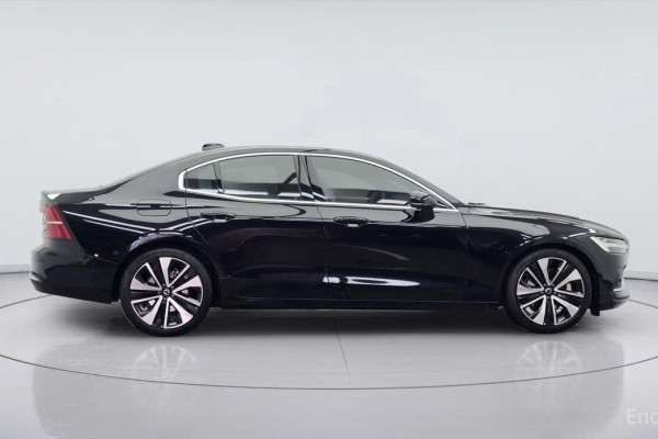 2023 Volvo S60 с пробегом 28 603 км