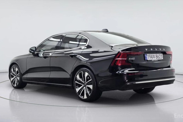 2023 Volvo S60 с пробегом 28 603 км