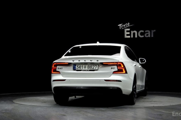2023 Volvo S60 с пробегом 120 855 км