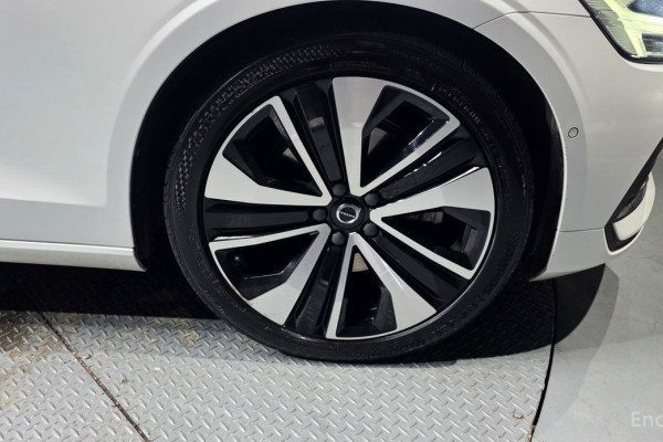 2023 Volvo S60 с пробегом 120 855 км