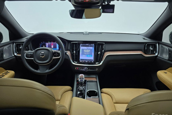 2023 Volvo S60 с пробегом 28 603 км