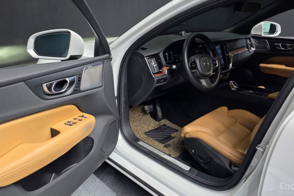 2023 Volvo S60 с пробегом 120 855 км