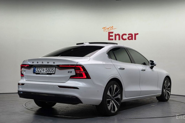 2023 Volvo S60 с пробегом 47 506 км