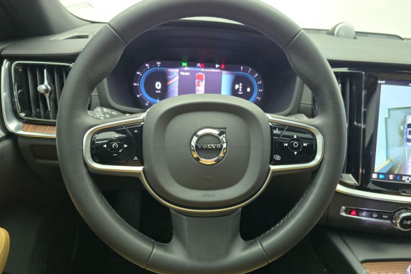 2023 Volvo S60 с пробегом 28 603 км