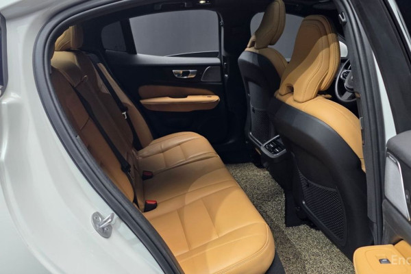 2023 Volvo S60 с пробегом 120 855 км