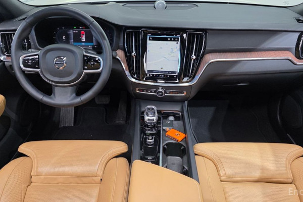 2023 Volvo S60 с пробегом 47 506 км