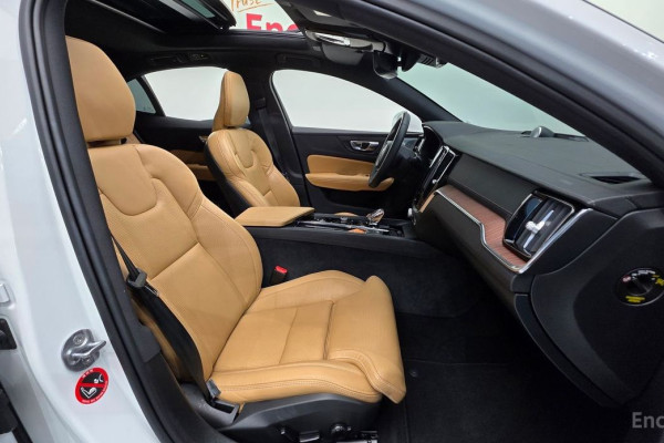 2023 Volvo S60 с пробегом 47 506 км